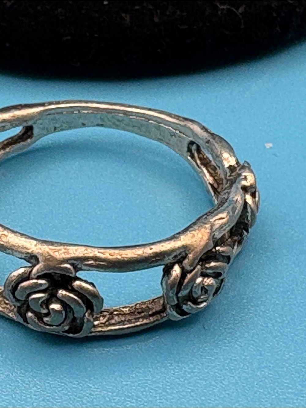 Rose Pattern Band Ring - - Picture 4 of 8